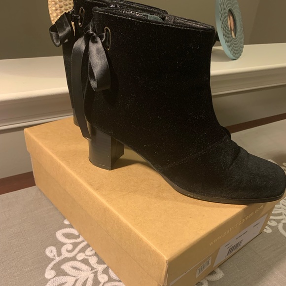 Patricia Green - Black Velvet booties - Picture 1 of 9
